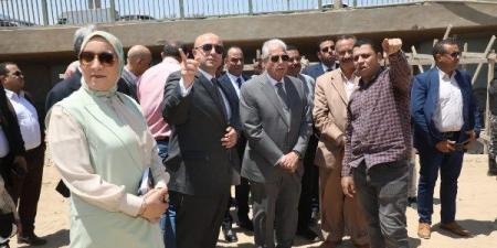 محافظ بني سويف ومستشار رئيس الجمهورية في جولة ميدانية بالمرسى السياحي الجديد على نهر النيل - لايف نيوز