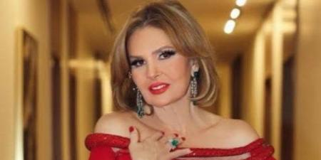 يسرا توجه رسالة لـ عادل إمام بعد ظهوره مع عائلته.. خاص - لايف نيوز
