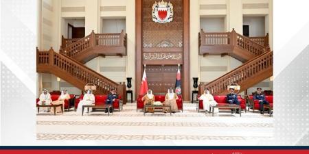 استقبل نائب وزير الداخلية ورئيس الأمن العام والمحافظين والمدراء العامين ... معالي وزير الداخلية : الأداء المهني المتميز لرجال الأمن ساهم في نجاح موسم عاشوراء - لايف نيوز