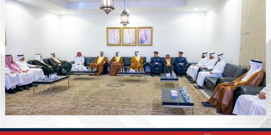 محافظ الجنوبية يلتقي بعدد من أهالي منطقة الزلاق تعزيزاً للتواصل الميداني وبحث احتياجاتهم في مختلف المجالات - لايف نيوز