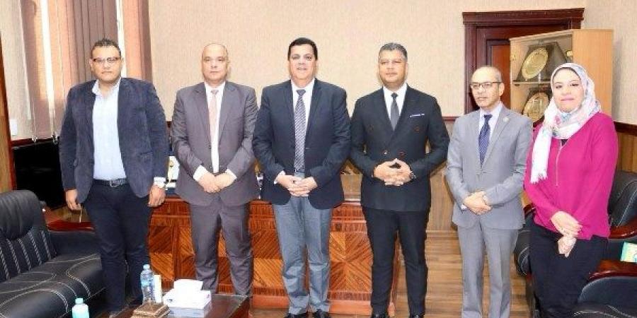 رئيس جامعة بني سويف التكنولوجية يستقبل وفد المجلس القومي لحقوق الإنسان لبحث التعاون المشترك - لايف نيوز