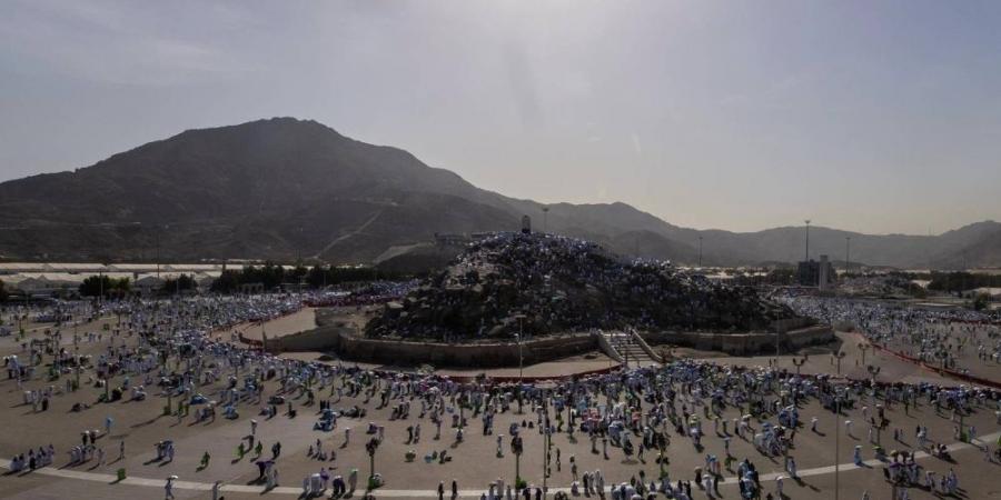 الحج والعمرة تعلن نجاح خطة التفويج إلى عرفات وسط انسيابية مرورية وعمليات تشغيل متكاملة - لايف نيوز