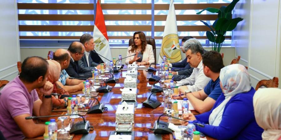 وزيرة التنمية المحلية تتابع جهود سير العمل بمنظومة المراكز التكنولوجية - لايف نيوز