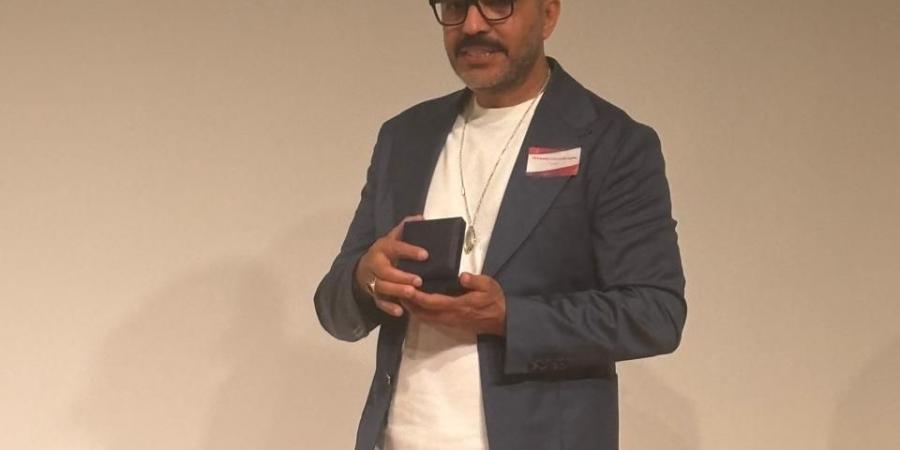 الشاعر محمد رفاعي يحصل على العضوية الدائمة من جمعية المؤلفين والملحنين الفرنسية - لايف نيوز