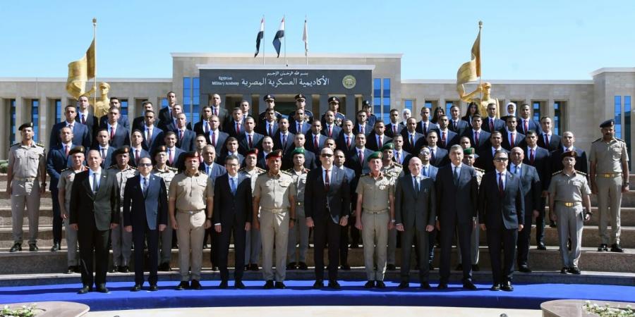 الأكاديمية العسكرية تحتفل بتخرج الدورة التدريبية الرابعة لأعضاء الرقابة الإدارية - لايف نيوز