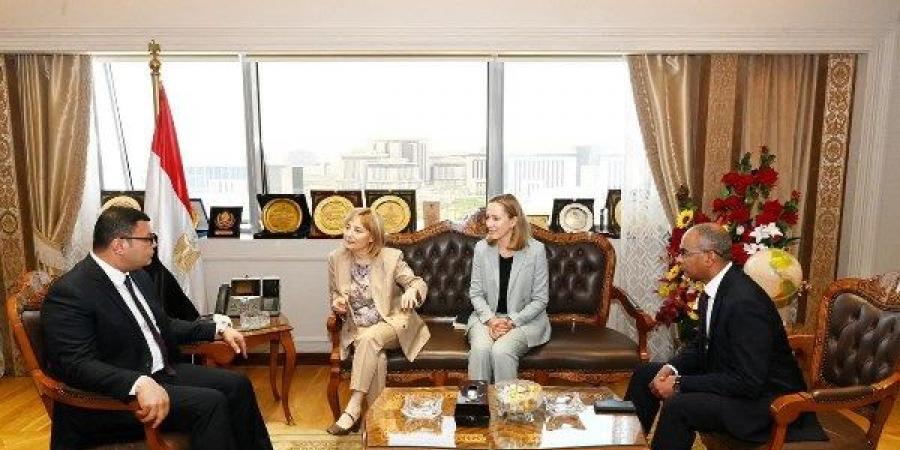 ‏وزير الإسكان يناقش مع نائبة رئيس بنك الاستثمار الأوروبي مشروعات التعاون - لايف نيوز