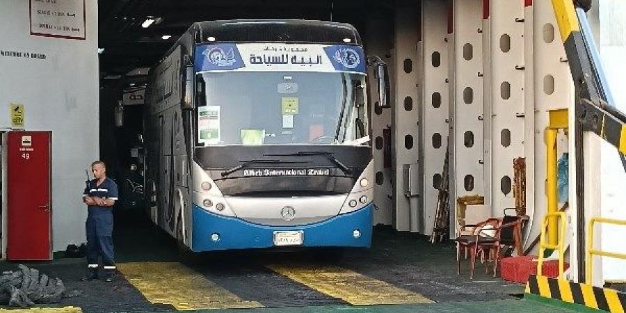 وزير السياحة والآثار يوجه بسرعة إنهاء ترتيبات عودة حجاج الحج السياحى البرى - لايف نيوز