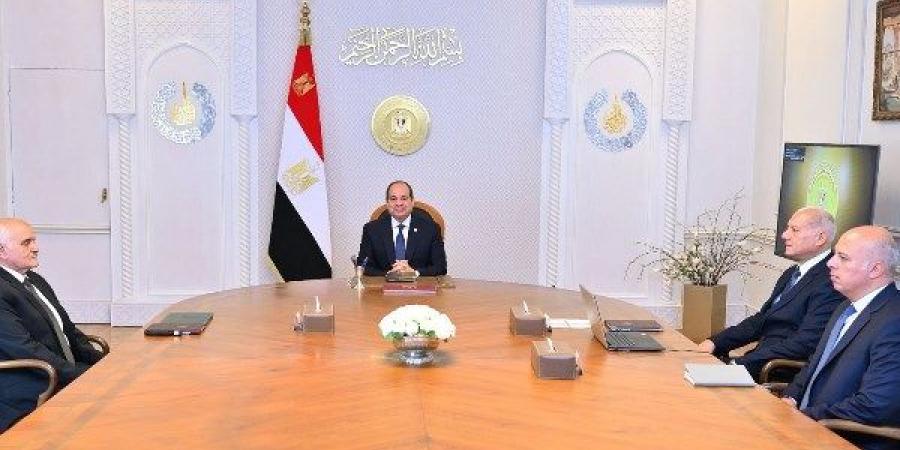 "مصر معاكم".. الرئيس  السيسي يصدّق على مبادرة لدعم أبناء شهداء القوات المسلحة والشرطة والمدنيين - لايف نيوز