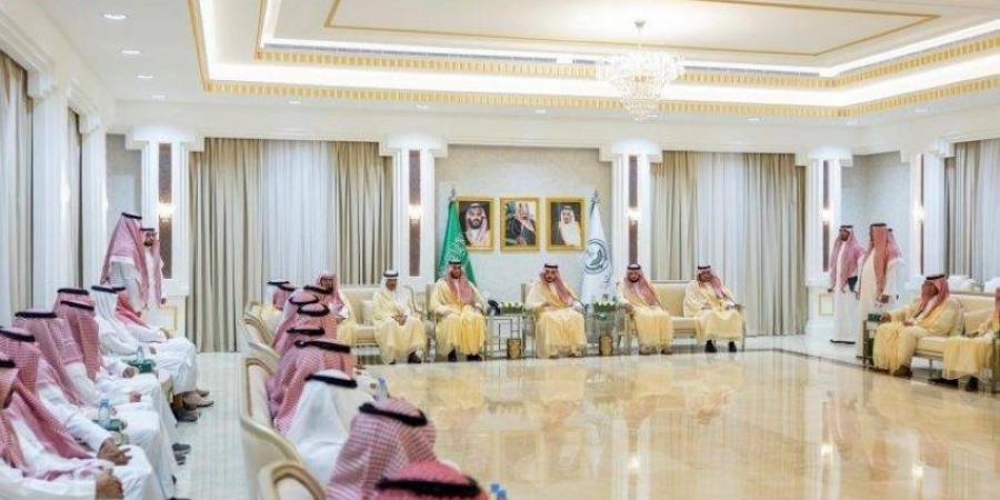 أمير الجوف ونائبه يستقبلان المهنئين من منسوبي الإمارة بمناسبة عيد الأضحى - لايف نيوز