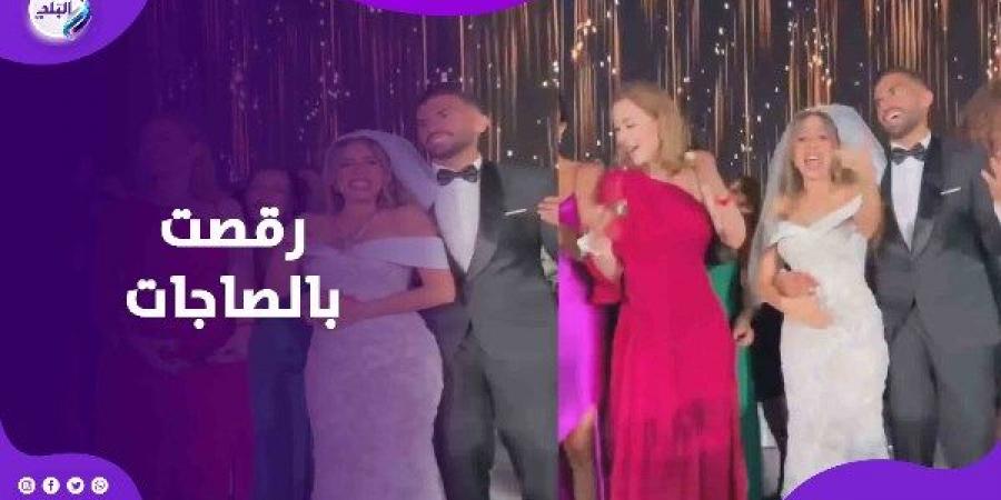 رقصت بالصاجات.. ظهور منة شلبي في زفاف منة القيعي يثير الجدل - لايف نيوز