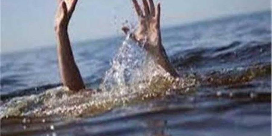 مصرع شخص غرقا في مياه بحر أبو دشيشة بالدقهلية - لايف نيوز