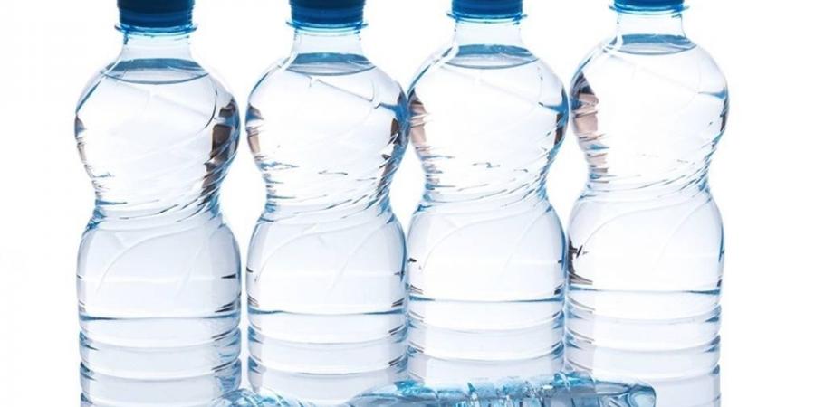 «التجارة»: المياه المعبأة متوفرة في منافذ البيع بكميات كبيرة - لايف نيوز