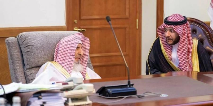 محافظ الطائف يزور المفتي العام للمملكة - لايف نيوز