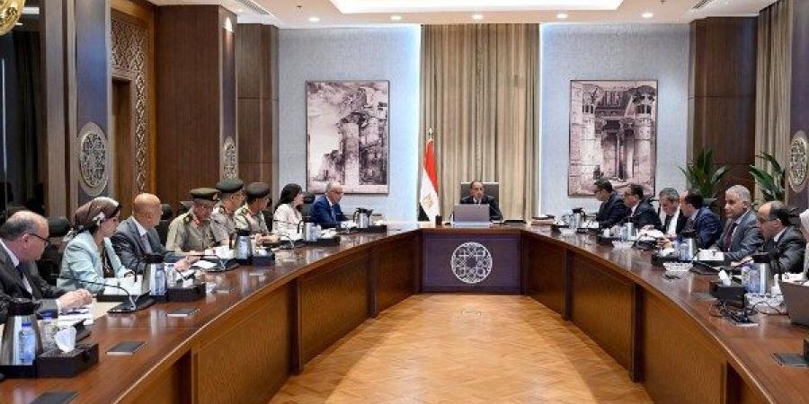 رئيس الوزراء يتابع الجهود المبذولة لتوفير الاحتياجات اللازمة من مياه الشرب - لايف نيوز