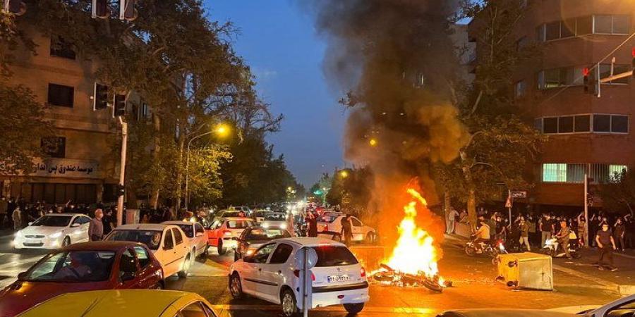 سماع دوي انفجارات في طهران ومدينة كرج غربي العاصمة الإيرانية - لايف نيوز