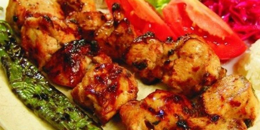 طريقة عمل شيش الطاووق في المنزل خلال دقائق - لايف نيوز