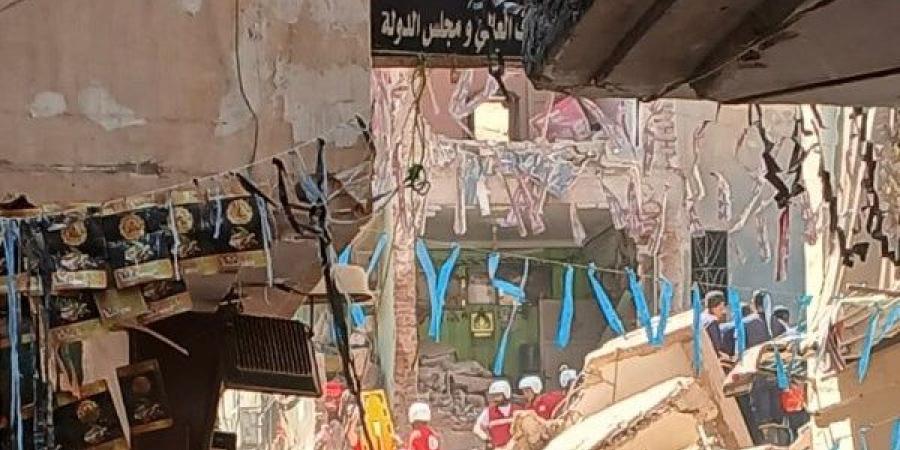 استخراج جثمان طفل من أسفل أنقاض عقار حدائق القبة - لايف نيوز