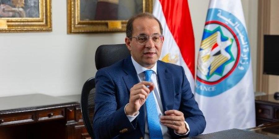وزير المالية فى رسالة للعاملين بالضرائب:«الشراكة مع المجتمع الضريبى.. أمانة فى رقبتكم» - لايف نيوز