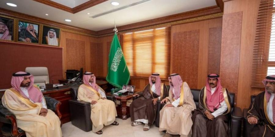 نائب أمير حائل يلتقي مديري الجهات الحكومية وأعضاء المجلس المحلي بمحافظة بقعاء - لايف نيوز