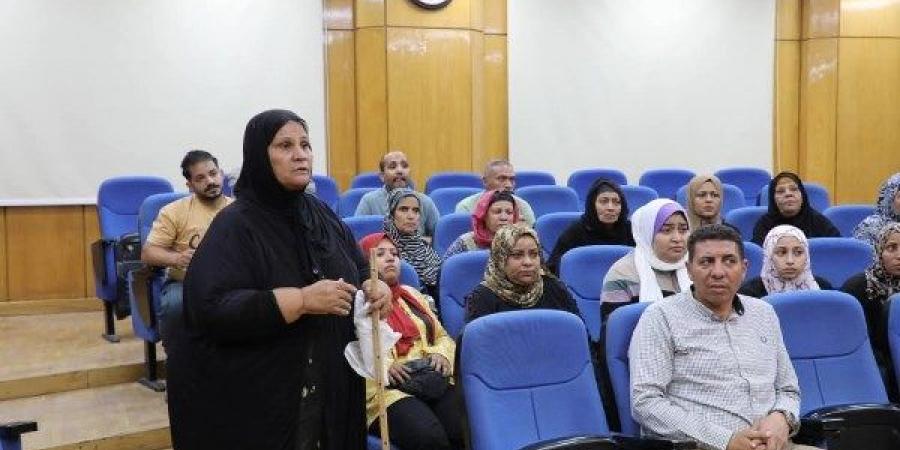 إخلاء عمارة آيلة للسقوط بمنطقة الحبشي بالمنيا والمحافظ يوجه بتوفير سكن بديل - لايف نيوز