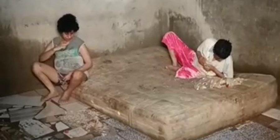 مأساة 3 فتيات من ذوي الهمم.. يعيشون بمفردهم بعد حبس شقيقتهم والتضامن تتدخل - لايف نيوز