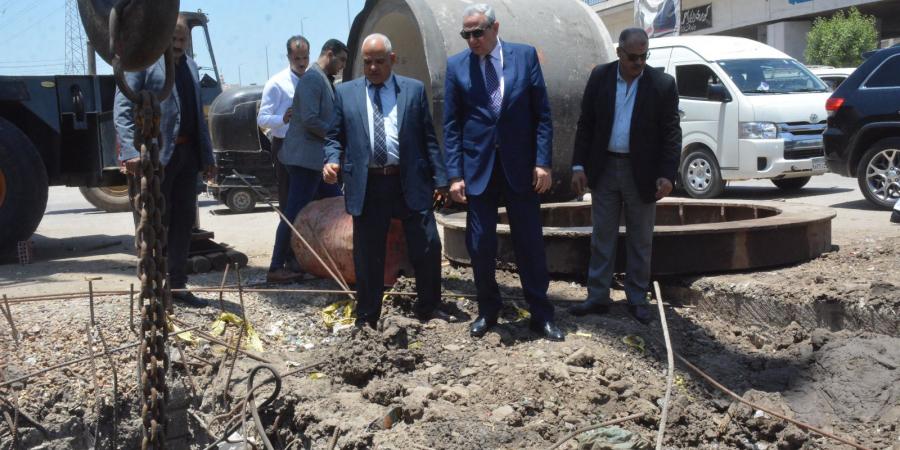 محافظ الغربية في جولة ميدانية مفاجئة بسمنود.. ويتابع مشروع الصرف الصحي بمنشية التحرير ويوجه بتكثيف الأعمال ورفع معدلات الإنجاز - لايف نيوز