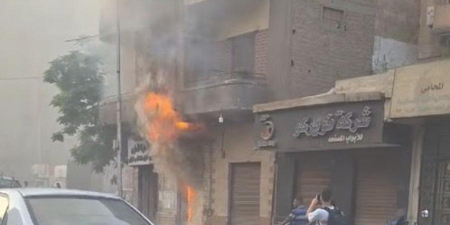 بدون إصابات.. إخماد حريق في مخزن أخشاب بالزيتون - لايف نيوز