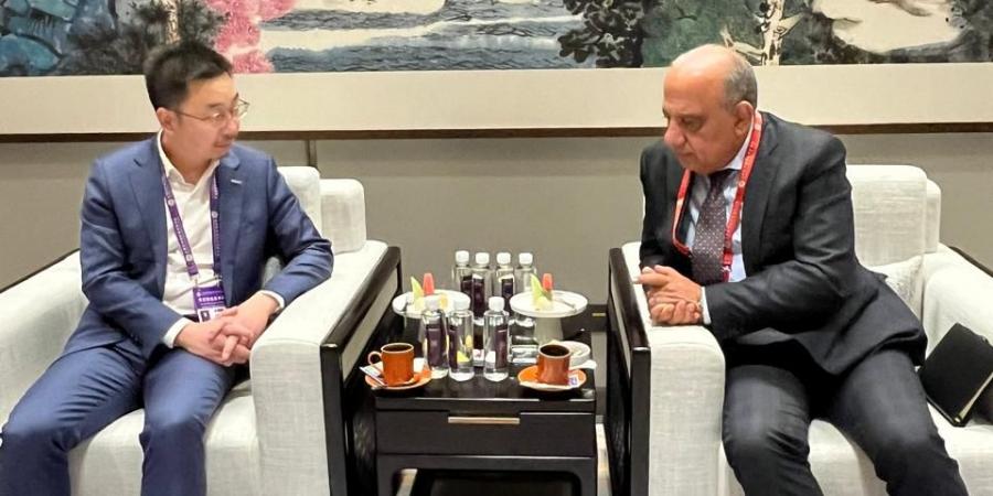 وزير الكهرباء يجتمع برؤساء شركات أجنبية للطاقة لبحث سبل نقل التكنولوجيا - لايف نيوز