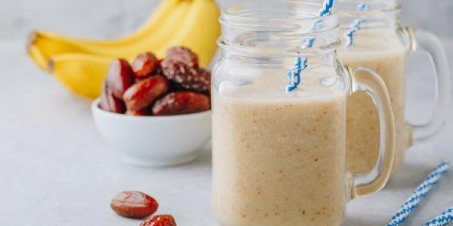 مشروب صحى.. طريقة عمل سموزى بالتمر و القرفة - لايف نيوز