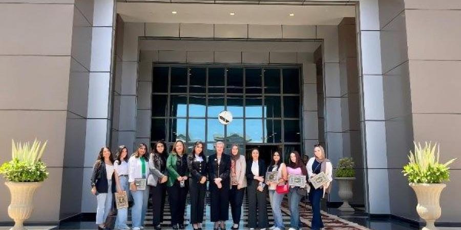 جامعة القاهرة تحتفي بتكريم طالبات قسم اللغة الاسبانية بكلية الآداب من النيابة الإدارية - لايف نيوز