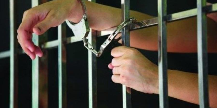 الحبس 5 سنوات وغرامة 6 ملايين جنيه عقوبة جريمة الاحتكار بالقانون - لايف نيوز