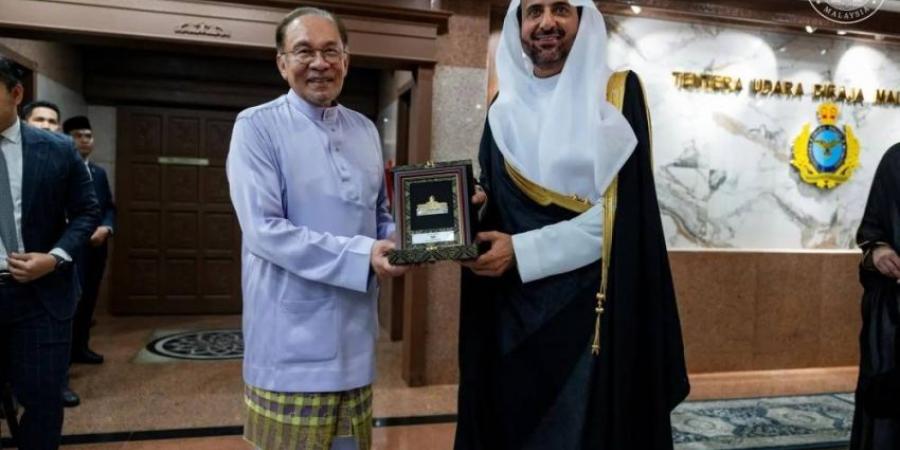 وسام شخصية العام الهجري لوزير الحجِّ - لايف نيوز