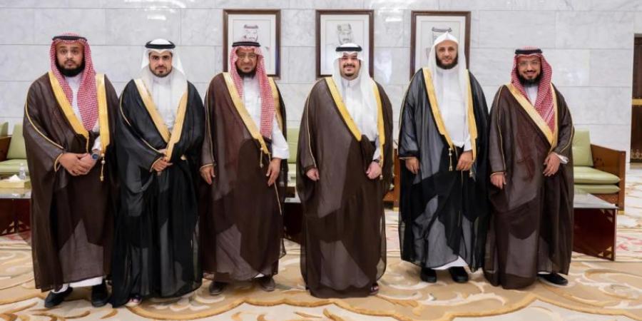 نائب أمير منطقة الرياض يطلع على أعمال جمعية التمور للخدمات الإنسانية - لايف نيوز