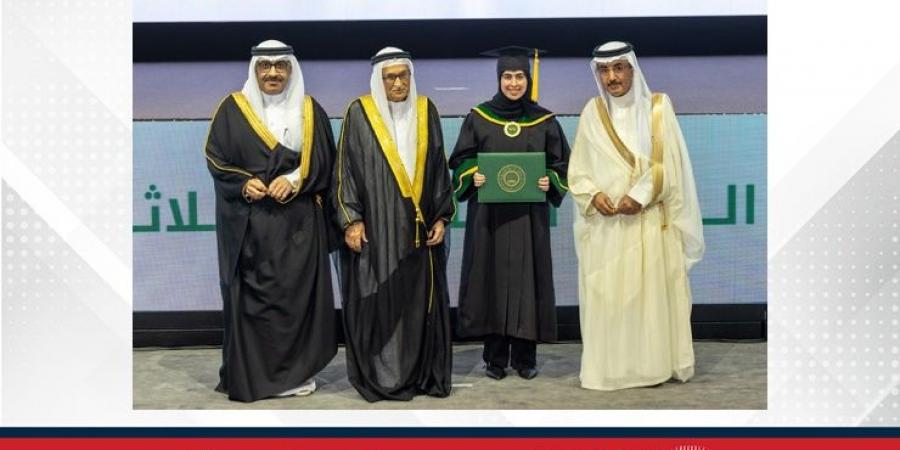 تحت رعاية سمو ولي العهد رئيس مجلس الوزراء..جامعة الخليج العربي تحتفل بتخريج الفوج الثامن والثلاثين من طلبتها - لايف نيوز