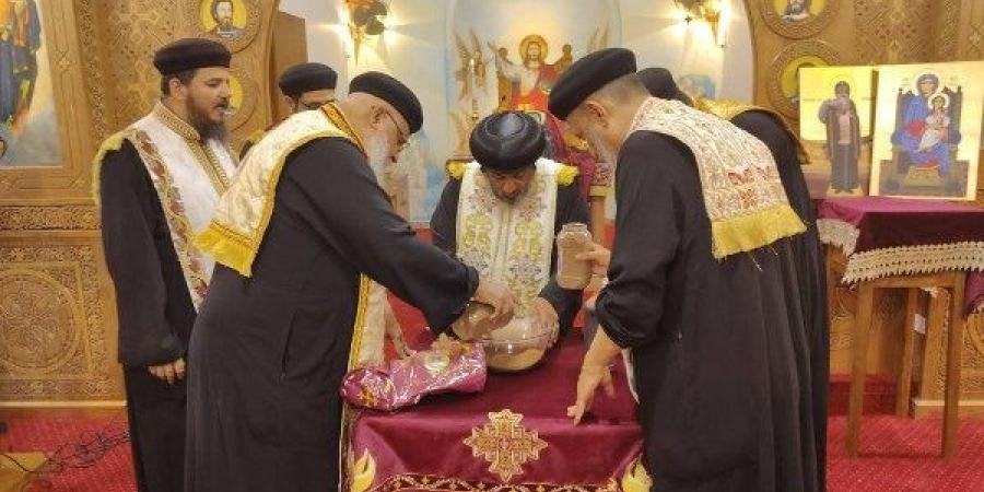 الأنبا نوفير يترأس عشية وتطييب رفات القديس الأنبا موسى الأسود - لايف نيوز