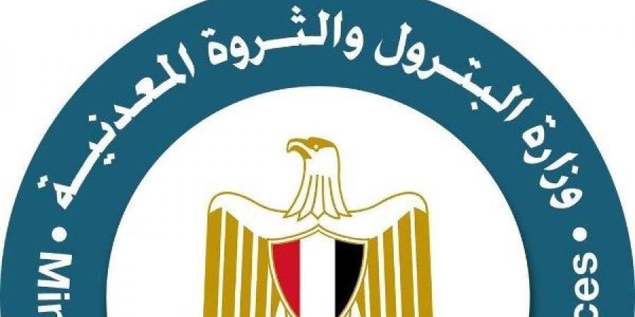 انقلاب بارج بحري بمنطقة جبل الزيت بخليج السويس - لايف نيوز