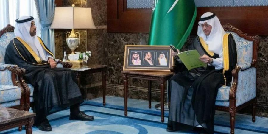 محافظ الأحساء يطّلع على التقرير السنوي لإدارة المساجد والدعوة والإرشاد بالمحافظة - لايف نيوز