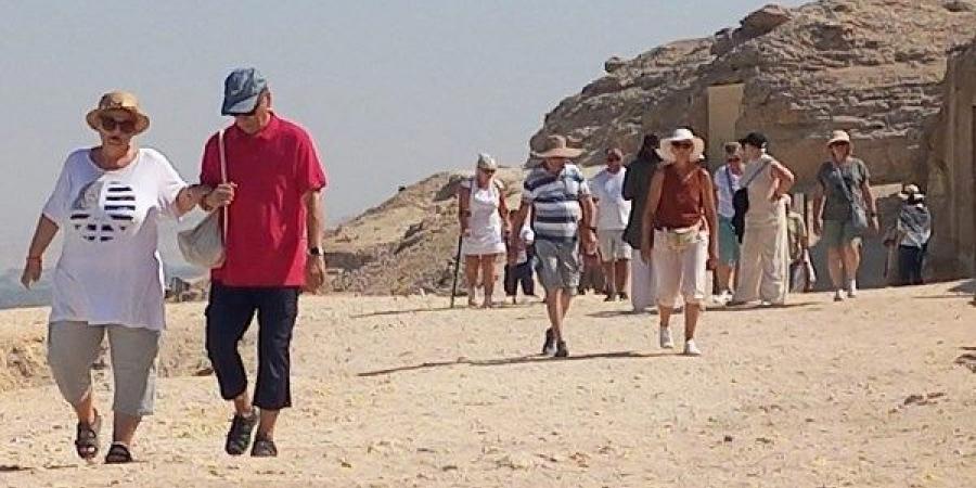 توافد سياحي غير مسبوق على مناطق المنيا الأثرية من جنسيات متعددة - لايف نيوز