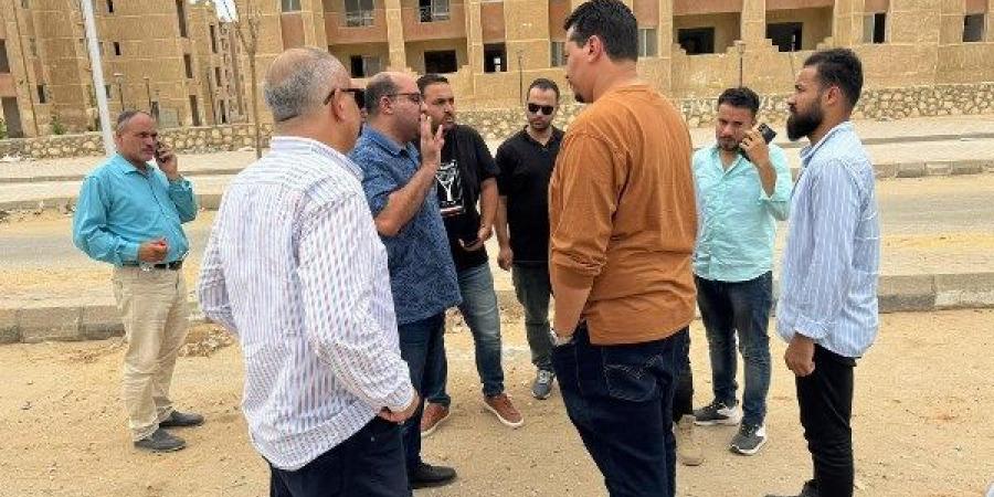 رئيس جهاز مدينة حدائق أكتوبر يتفقد منطقة 47 عمارة وشارع المنتزه - لايف نيوز