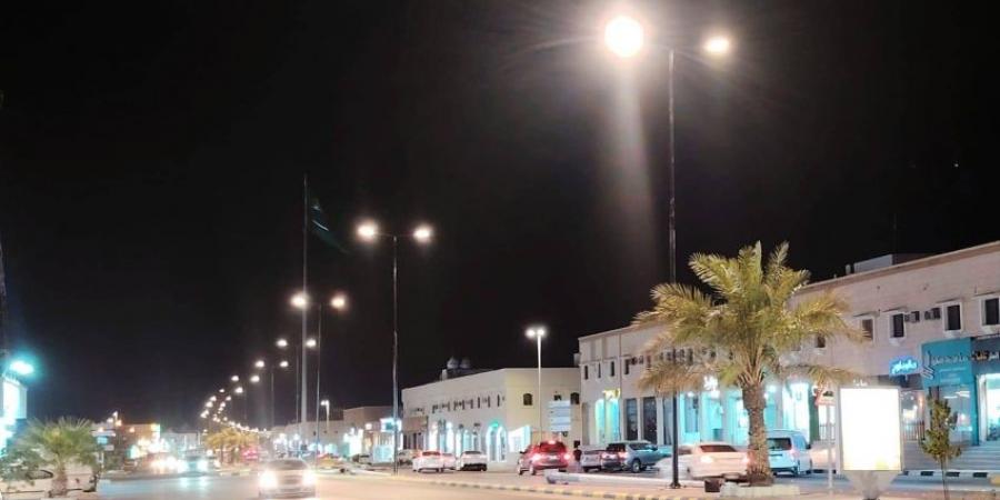 القرية العليا تنتهي من أعمال إستبدال أعمدة الإنارة في الطرق الرئيسة والأحياء - لايف نيوز