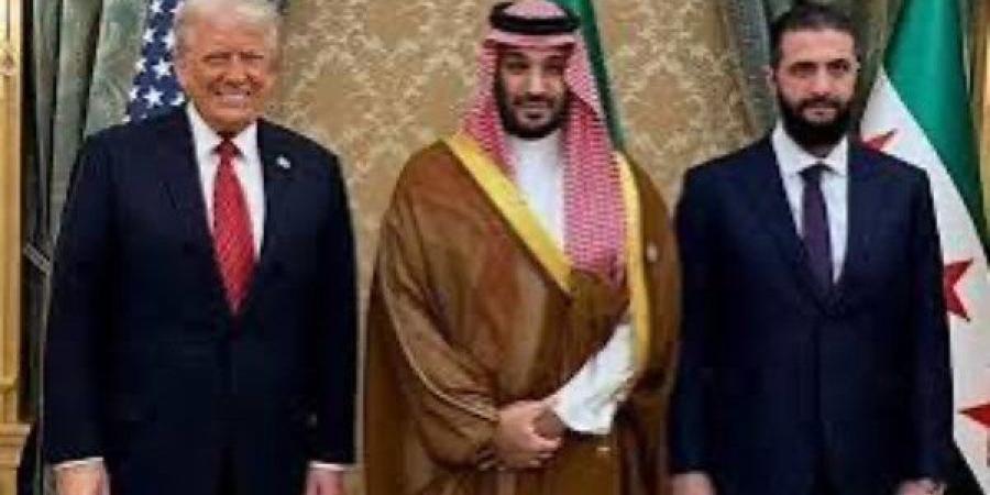 رفع العقوبات عن سوريا يعيد رسم خريطة التحالفات.. وواشنطن تفتح الباب لتطبيع مع إسرائيل - لايف نيوز