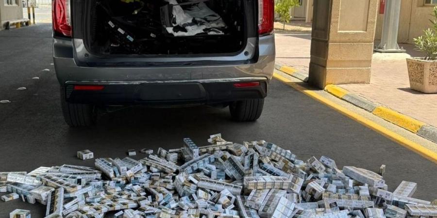 «الجمارك»: إحباط محاولة تهريب سجائر داخل مركبة في النويصيب - لايف نيوز