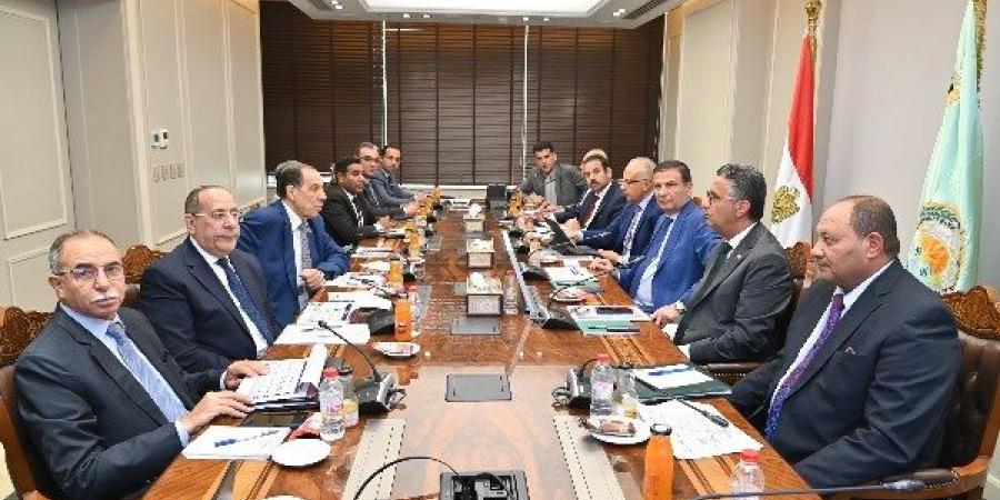 3 وزارات وجهاز «مستقبل مصر» يناقشون تعظيم إنتاجية السكر وتقليل الفجوة الاستيرادية - لايف نيوز