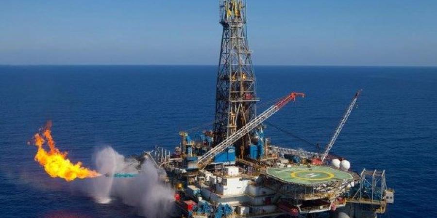 البترول: ظهر 6 يضيف 55 مليون قدم مكعب من الغاز الطبيعي للإنتاج - لايف نيوز