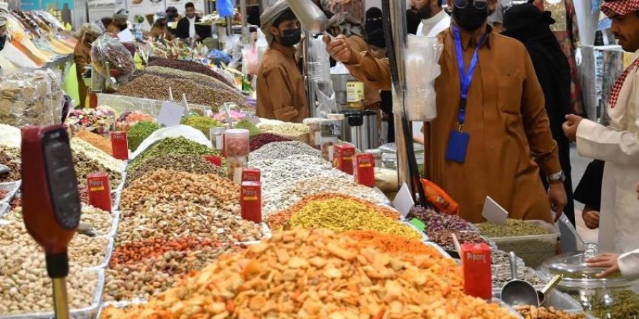 ركن البهارات والقهوة السعودية يستقطب زوار أبها للتسوق26 - لايف نيوز