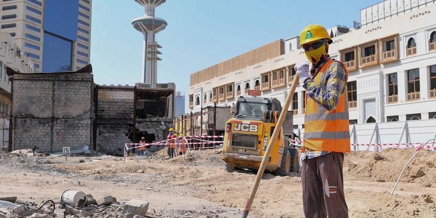 «القوى العاملة»: ضبط 33 عاملاً مخالفاً لحظر العمل وقت الظهيرة - لايف نيوز