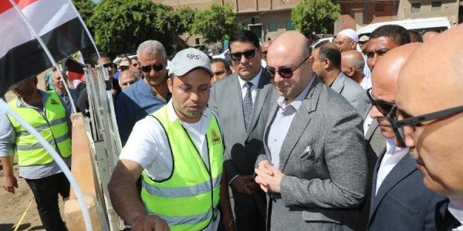 محافظ بني سويف يُطلق إشارة بدء تنفيذ مشروع الصرف الصحي لخدمة 14 ألف نسمة بقرية منهرو - لايف نيوز