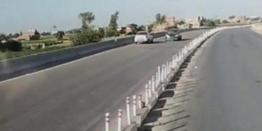 القبض على سائق يسير عكس الاتجاة بالطريق الاقليمي - لايف نيوز
