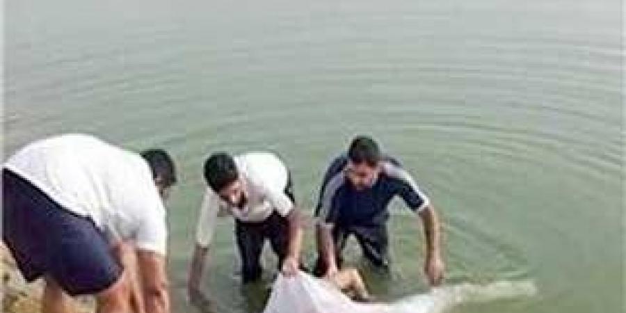 مصرع شاب غرقا بمياه بحر الكفور بمركز الابراهيمية بالشرقية - لايف نيوز