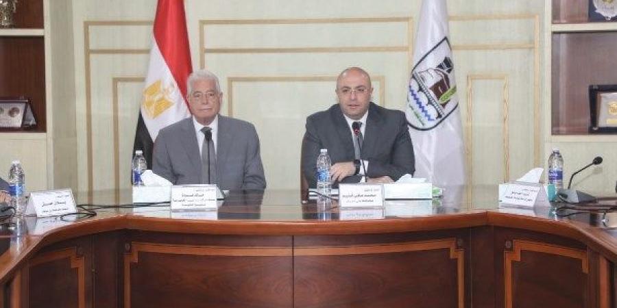 محافظ بني سويف يعقد اجتماعًا مع المجلس التنفيذي بحضور مستشار رئيس الجمهورية للتنمية - لايف نيوز